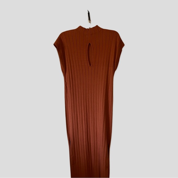 GiGio Ribbed Maxi Dress Size Med. - Clay Color - Picture 4 of 11
